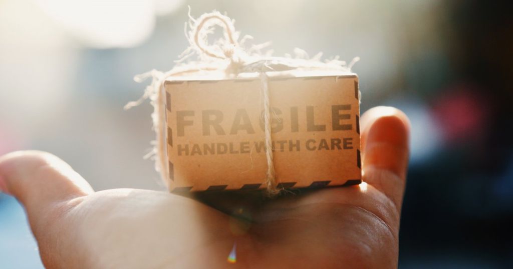 Pakjesbezorger bezorgd