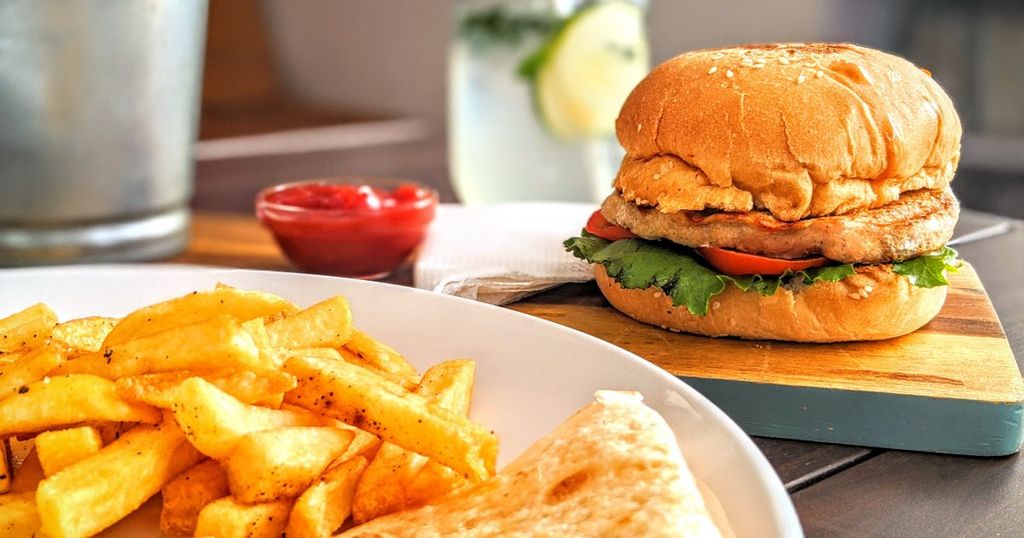 Burger Urge botst met Sizzler over naam kipburger