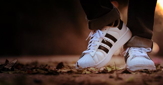 ADIDAS : quand la marque aux trois bandes se prend dans les filets de la distinctivité